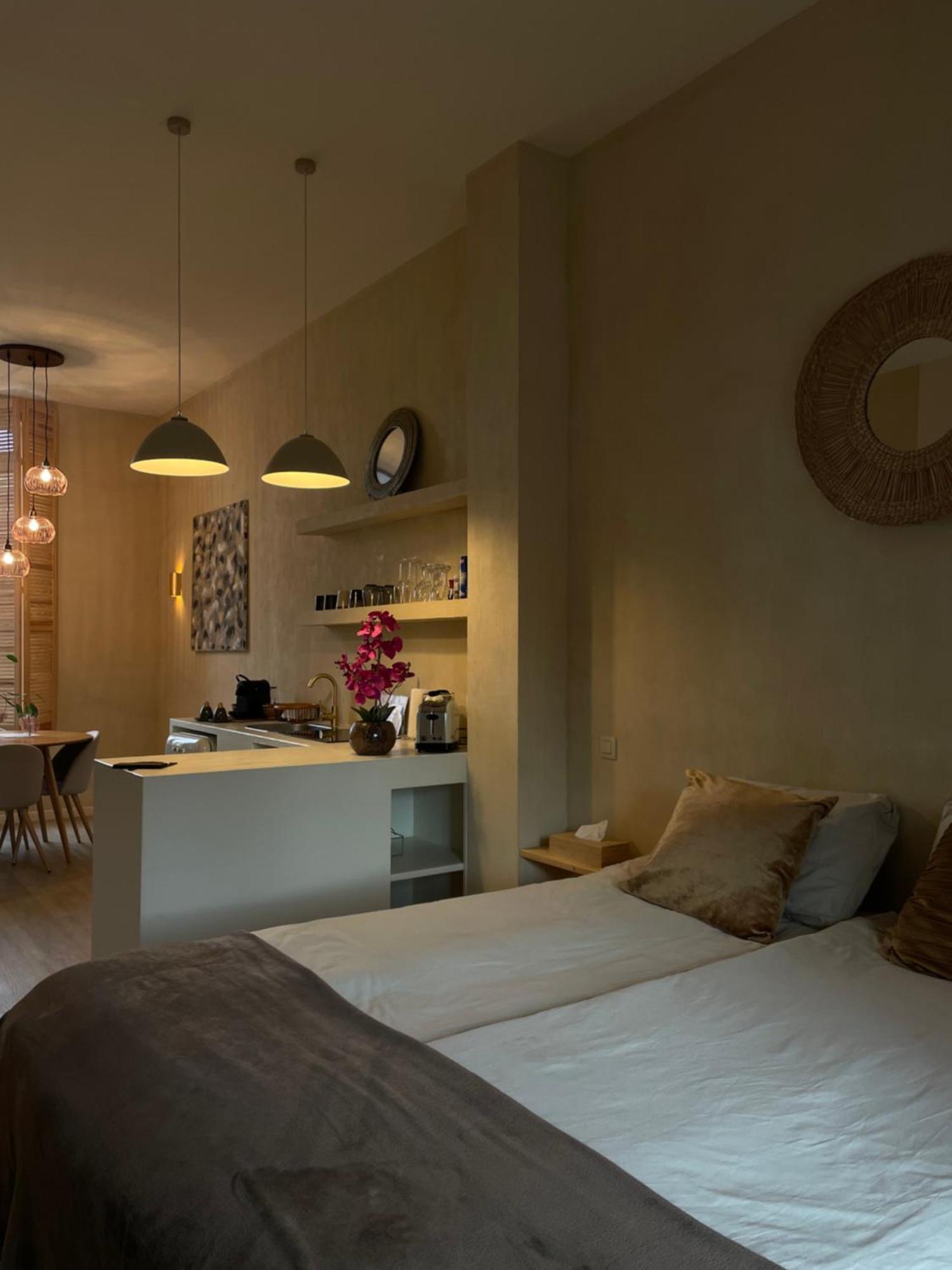 Apartment Sleep - Flats & *